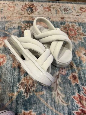 Nike Air Max Isla Platform Sandal size 8